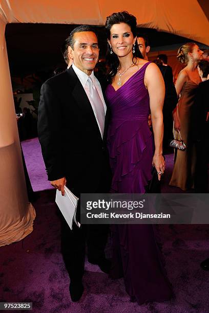 Los Angeles Mayor Antonio Villaraigosa and Lu Parker attend the 82nd Annual Academy Awards Governor's Ball held at Kodak Theatre on March 7, 2010 in...