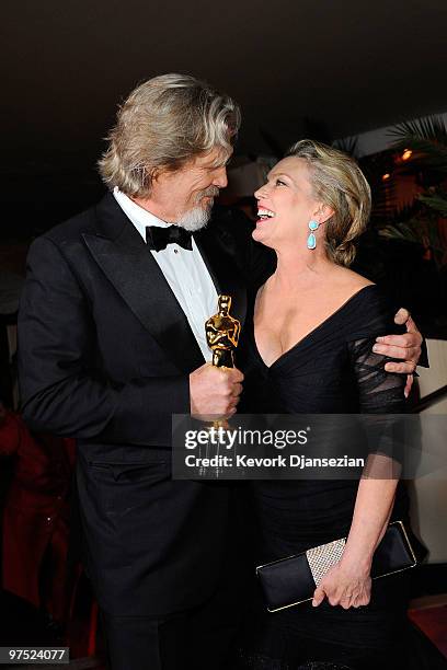 Actor Jeff Bridges, winner of Best Actor award for "Crazy Heart," and wife Susan Geston attends the 82nd Annual Academy Awards Governor's Ball held...