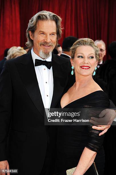 Actor Jeff Bridges and wife Susan Geston arrives at the 82nd Annual Academy Awards held at Kodak Theatre on March 7, 2010 in Hollywood, California.