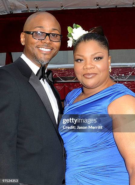 Actress Mo'Nique and husband Sidney Hicks arrives at the 82nd Annual Academy Awards held at Kodak Theatre on March 7, 2010 in Hollywood, California.