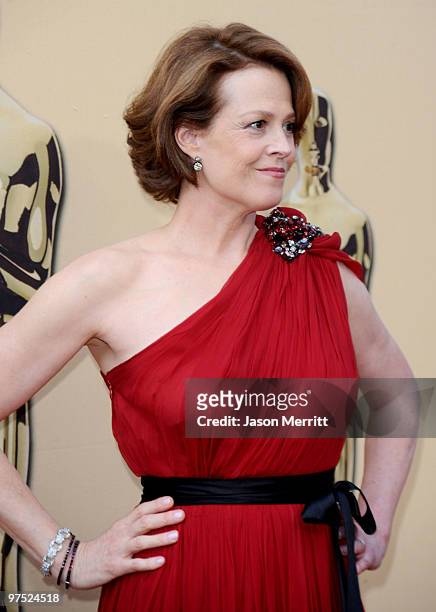 Actress Sigourney Weaver arrives at the 82nd Annual Academy Awards held at Kodak Theatre on March 7, 2010 in Hollywood, California.