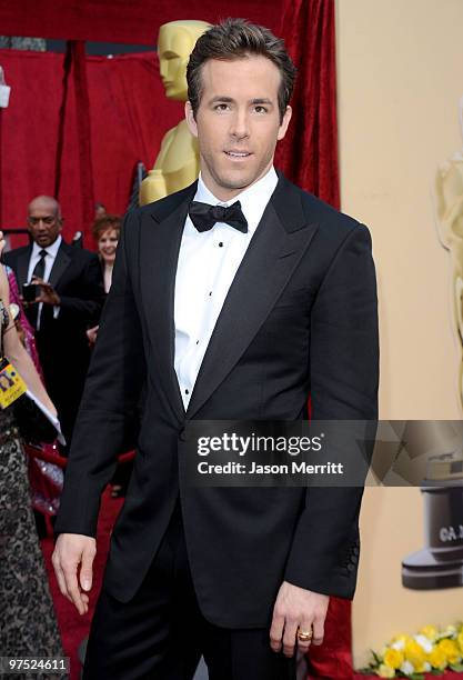 Actor Ryan Reynolds arrives at the 82nd Annual Academy Awards held at Kodak Theatre on March 7, 2010 in Hollywood, California.