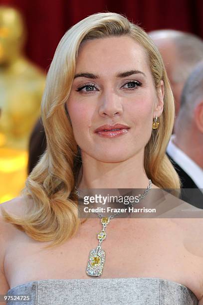Actress Kate Winslet arrives at the 82nd Annual Academy Awards held at Kodak Theatre on March 7, 2010 in Hollywood, California.