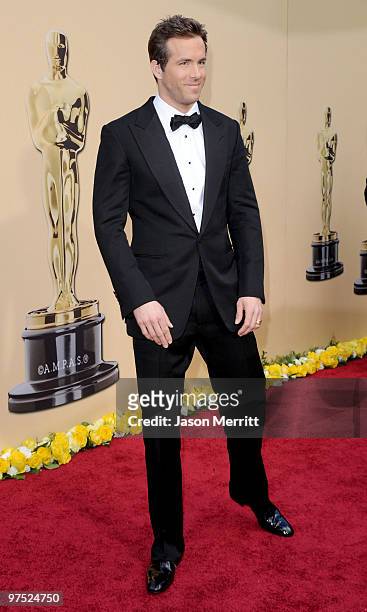 Actor Ryan Reynolds arrives at the 82nd Annual Academy Awards held at Kodak Theatre on March 7, 2010 in Hollywood, California.