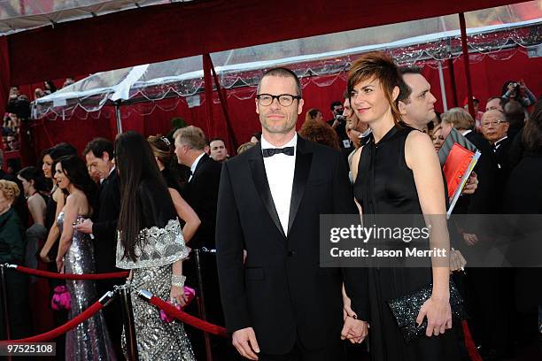 Actor Guy Pearce and wife Kate Mestitz arrives at the 82nd Annual Academy Awards held at Kodak Theatre on March 7, 2010 in Hollywood, California.