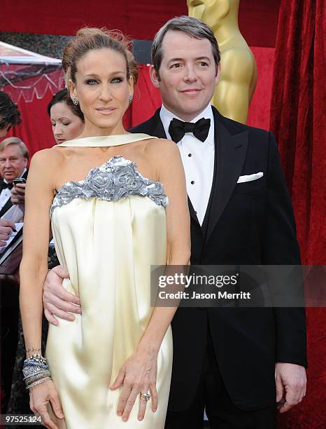 Actress Sarah Jessica Parker and husband actor Matthew Broderick arrive at the 82nd Annual Academy Awards held at Kodak Theatre on March 7, 2010 in...