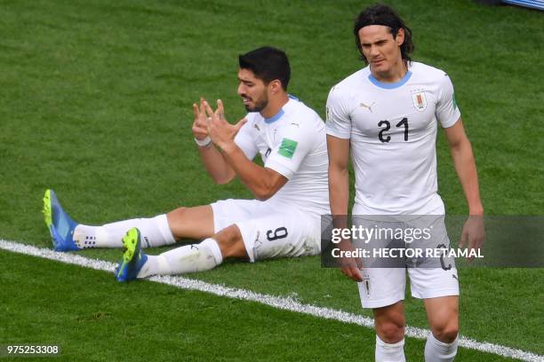 Uruguay's forward Luis Suarez and Uruguay's forward Edinson Cavani react after Uruguay's forward Luis Suarez missed a chance during the Russia 2018...