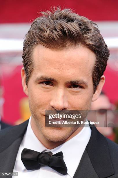 Actor Ryan Reynolds arrives at the 82nd Annual Academy Awards held at Kodak Theatre on March 7, 2010 in Hollywood, California.