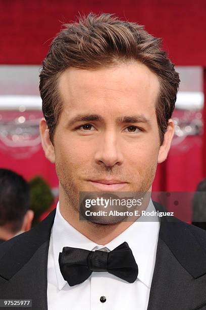 Actor Ryan Reynolds arrives at the 82nd Annual Academy Awards held at Kodak Theatre on March 7, 2010 in Hollywood, California.