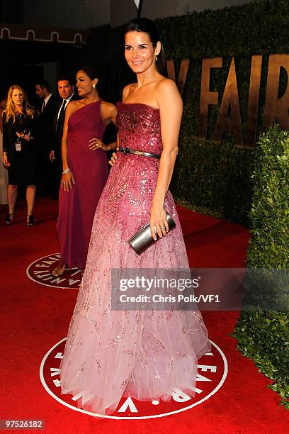 Actress Angie Harmon attends the 2010 Vanity Fair Oscar Party hosted by Graydon Carter at the Sunset Tower Hotel on March 7, 2010 in West Hollywood,...