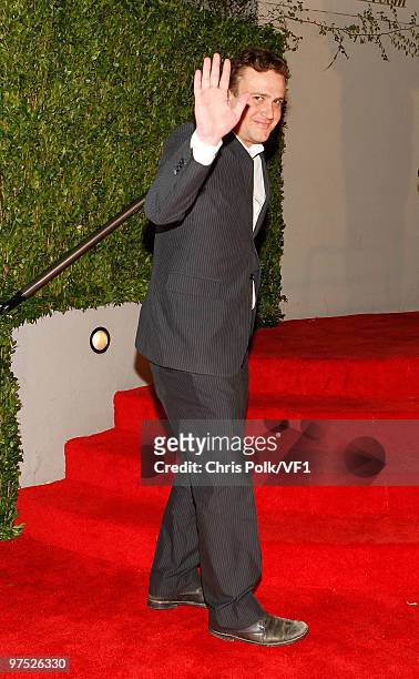 Actor Jason Segel attends the 2010 Vanity Fair Oscar Party hosted by Graydon Carter at the Sunset Tower Hotel on March 7, 2010 in West Hollywood,...