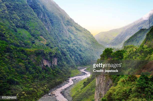pastaza river and valley in banos de agua santa - ecuador stock-fotos und bilder