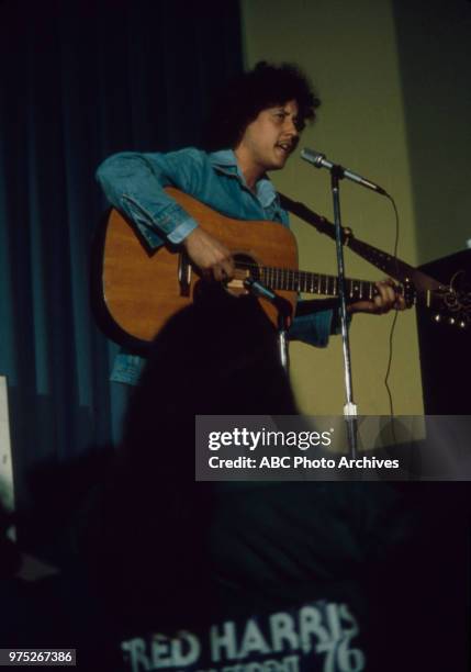 Arlo Guthrie performing during the New Hampshire primary.