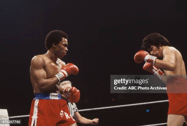 Sugar Ray Leonard, Javier Muniz boxing at Veterans Memorial Coliseum, March 19, 1978.