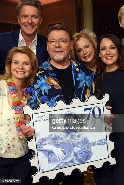 May 2018, Germany, Cologne: Actress Anette Prier , presenter Joerg Pilawa, Juergen von der Lippe, Marijke Amado and comedian Carolin Kebekus stand in...