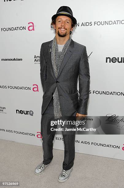Musician Jason Mraz arrives at the 18th Annual Elton John AIDS Foundation Oscar party held at Pacific Design Center on March 7, 2010 in West...
