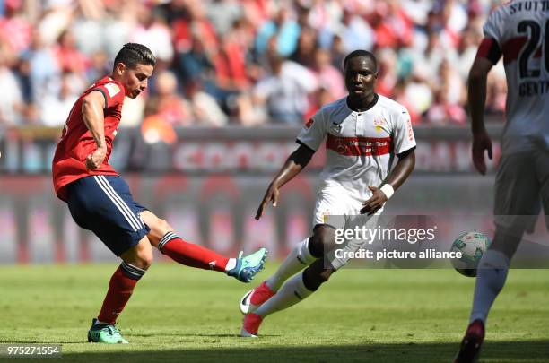 May 2018, Germany, Munich: Soccer, German Bundesliga, Bayern Munich vs VfB Stuttgart at the Allianz Arena. Bayern's James Rodriguez and Stuttgart's...