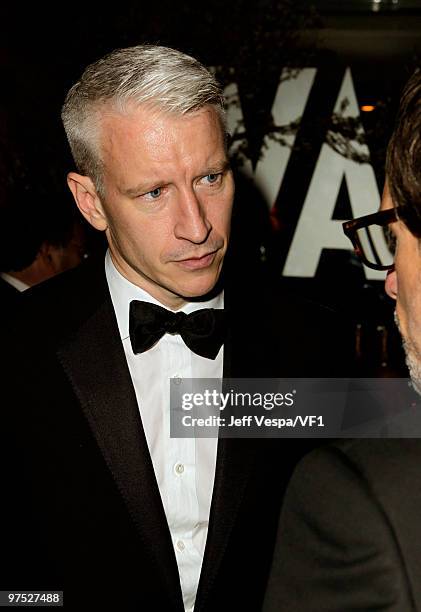 Personality Anderson Cooper attends the 2010 Vanity Fair Oscar Party hosted by Graydon Carter at the Sunset Tower Hotel on March 7, 2010 in West...