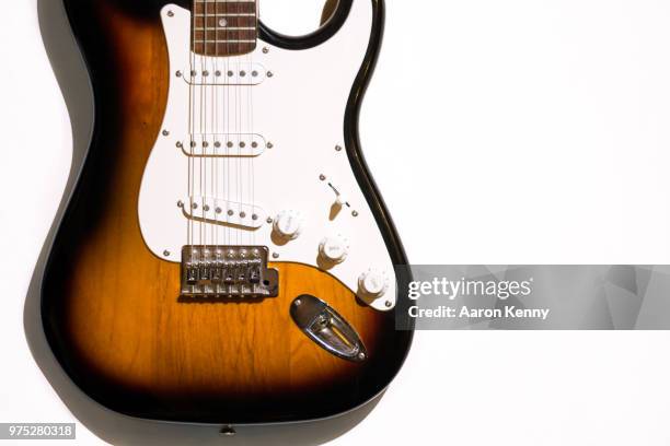 fender squier stratocaster - electric guitar stock-fotos und bilder