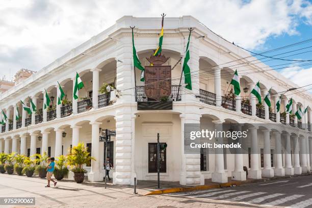 municipal government building in downtown santa cruz de la sierra bolivia - santa cruz bolivia stock pictures, royalty-free photos & images