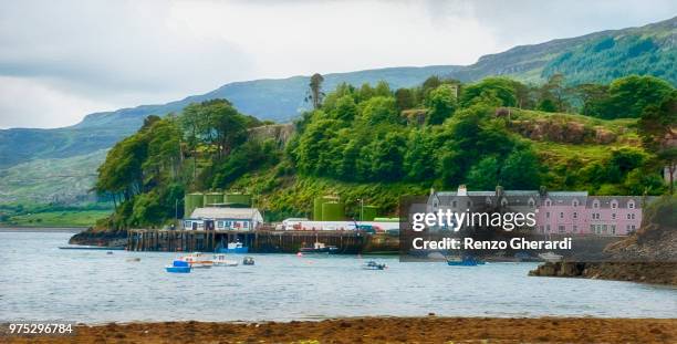 portree harbour - renzo gherardi 個照片及圖片檔