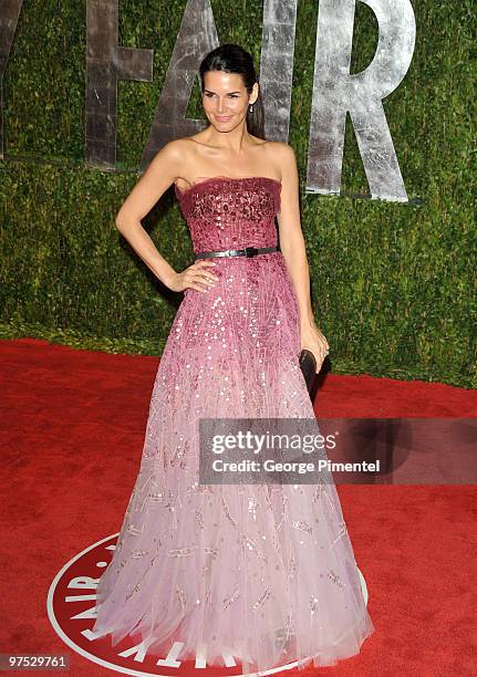 Actress Angie Harmon arrives at the 2010 Vanity Fair Oscar Party hosted by Graydon Carter held at Sunset Tower on March 7, 2010 in West Hollywood,...