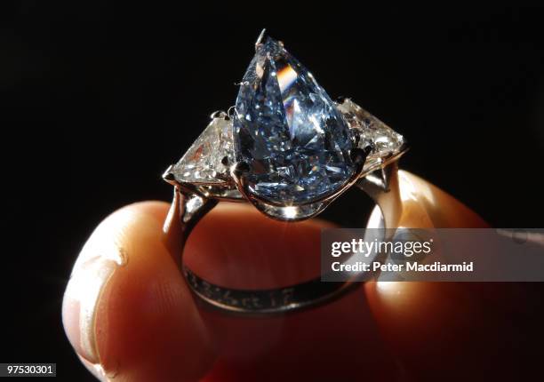 Sotheby's employee displays a 5.16 carat pear shaped fancy vivid blue diamond ring, at Sotheby's on March 8, 2010 in London, England. The internally...