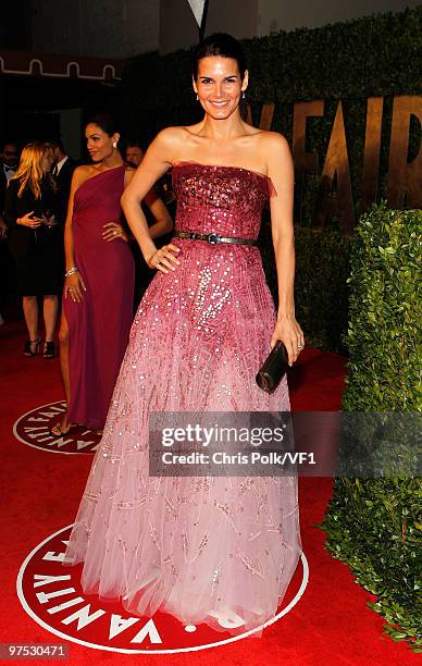 Actress Angie Harmon attends the 2010 Vanity Fair Oscar Party hosted by Graydon Carter at the Sunset Tower Hotel on March 7, 2010 in West Hollywood,...