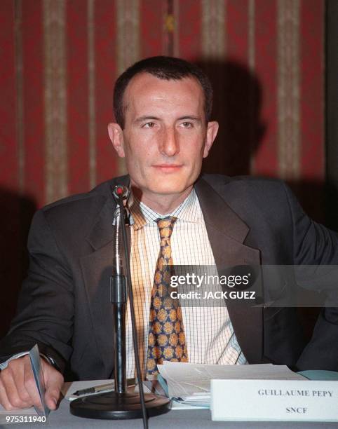 Guillaume Pépy, directeur grandes lignes à la SNCF, assiste à la présentation de la carte Orange pour les jeunes, Imagine R, le 23 juin à Paris.