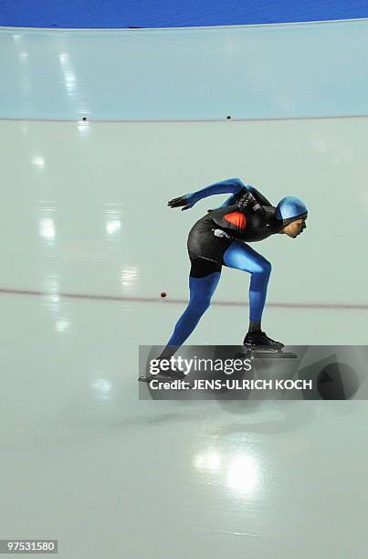 S Shani Davis competes in the men's 1000m Speed Skating race of the ISU World Cup in the eastern German city of Erfurt on March 7, 2010. Davis won...