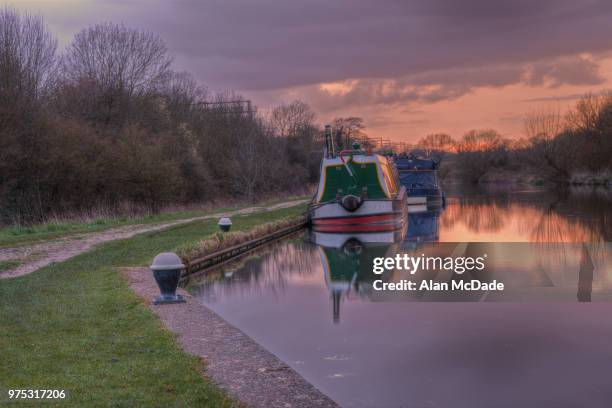 sunset at hemel canal - hemel 個照片及圖片檔