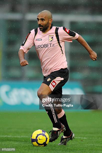 Fabio Liverani of Palermo in action during the Serie A match between US Citta di Palermo and AS Livorno Calcio at Stadio Renzo Barbera on March 7,...