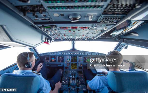 May 2018, Germany, Berlin: Two pilots fly an Airbus A319 of the German Air Force to Kiev. German Minister for Economic Affairs and Energy Altmaier...