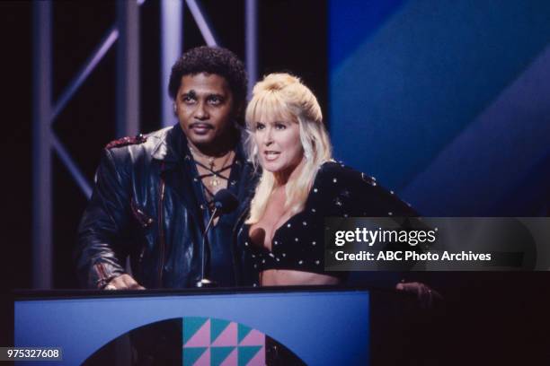 Los Angeles, CA Aaron Neville, Lita Ford presenting on the 17th Annual American Music Awards, Shrine Auditorium, January 22, 1990.