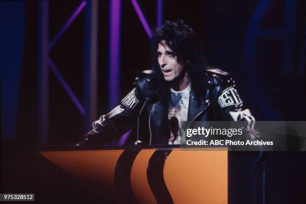 Los Angeles, CA Alice Cooper presenting on the 17th Annual American Music Awards, Shrine Auditorium, January 22, 1990.