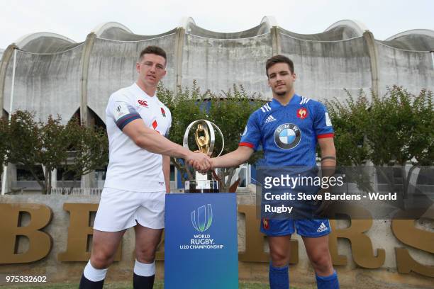England U20 rugby captain Ben Curry shakes hands with with France U20 rugby captain Arthur Coville during the World Rugby via Getty Images U20...