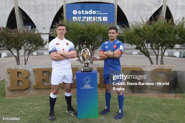 England U20 rugby captain Ben Curry and France U20 rugby captain Arthur Coville pose with the Trophy during the World Rugby via Getty Images U20...