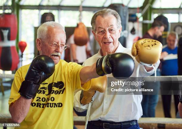 Dpatop - 14 May 2018, Germany, Dortmund: Franz Muentefering , chairman of the Bundesarbeitsgemeinschaft der Senioren-Organisationen , takes a boxing...