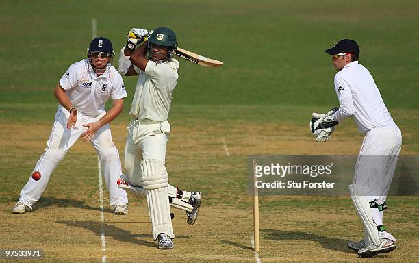 England fielder Ian Bell and wicketkeeper Steve Davies look on as Bangladesh batsman Junaid Siddique picks up some runs during day two of the tour...
