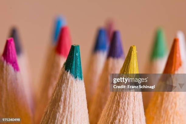 crayons - buntstifte - buntstifte stock pictures, royalty-free photos & images