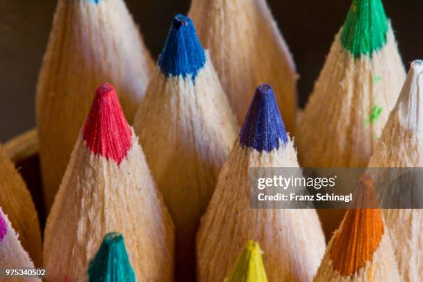 crayons - buntstifte - buntstifte stock pictures, royalty-free photos & images