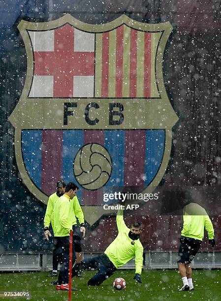 Barcelona's players attend a training session at Ciutat Esportiva Joan Gamper in Barcelona, on March 8, 2010. AFP PHOTO / JOSEP LAGO