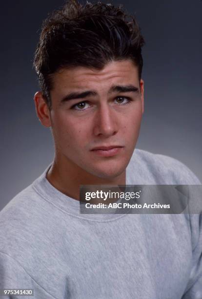 Kyle Chandler promotional photo.