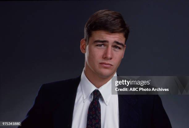 Kyle Chandler promotional photo.