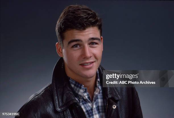 Kyle Chandler promotional photo.