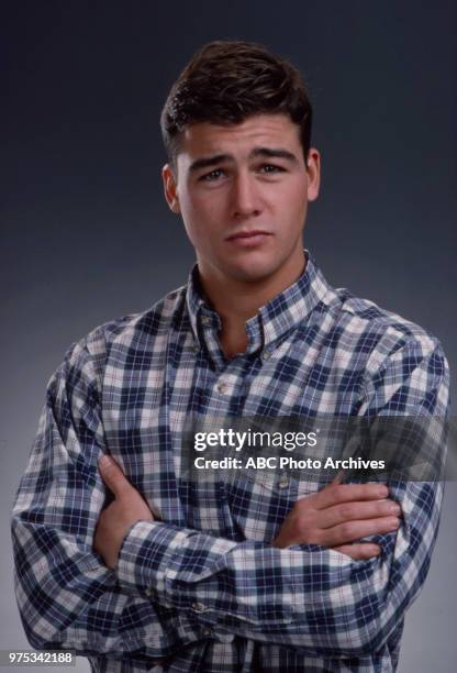 Kyle Chandler promotional photo.