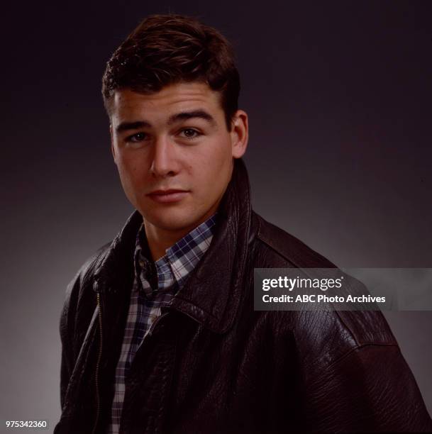 Kyle Chandler promotional photo.