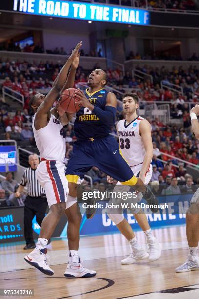 Playoffs: West Virginia Jevon Carter in action, layup vs Gonzaga at SAP Center. San Jose, CA 3/23/2017 CREDIT: John W. McDonough