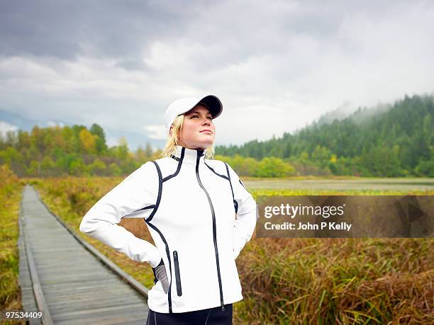 woman looking into distance - john p kelly stockfoto's en -beelden