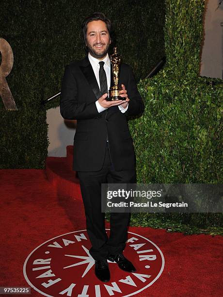 Producer Greg Shapiro arrives at the 2010 Vanity Fair Oscar Party hosted by Graydon Carter held at Sunset Tower on March 7, 2010 in West Hollywood,...